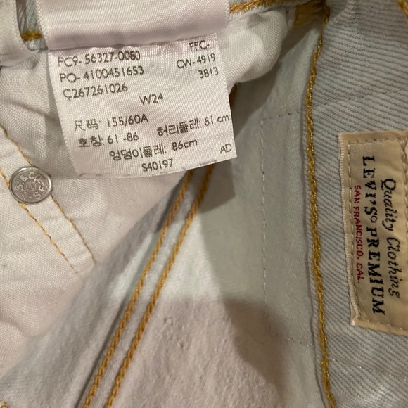 💥BUNDLE (2/$40, 3/$55)💥 LEVI’S 501 shorts high waisted - Picture 4 of 11